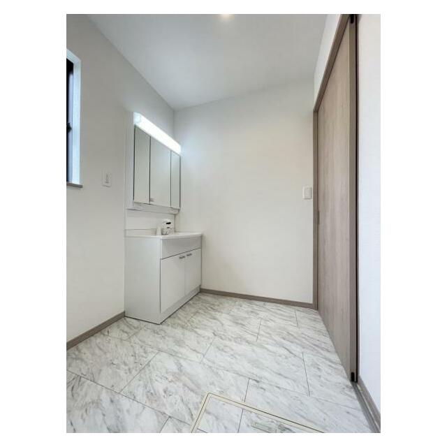 朝の準備・毎日の洗濯・帰宅後のお風呂と大活躍の洗面スペース