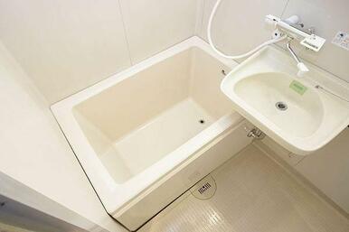 北島ハイツ　※同室タイプの室内写真です。