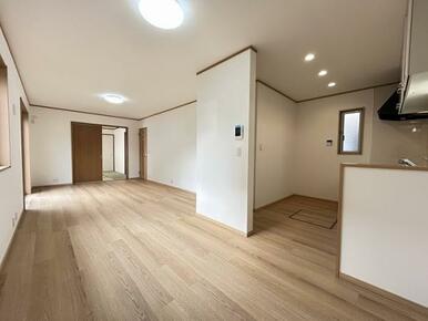 LDK「広々、日当たり良好なLDKです。」