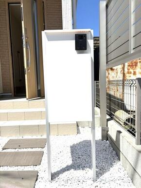 ２号棟　玄関　宅配ボックス