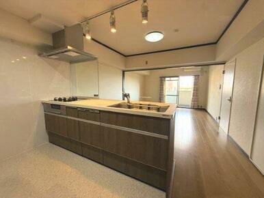 対面式のシステムキッチンです♪