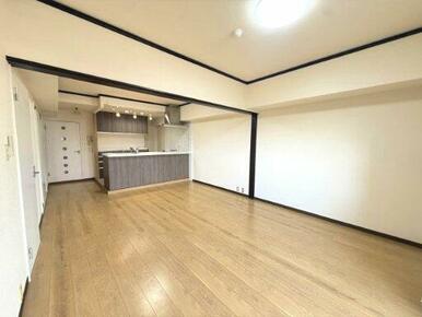 広々とした縦型のLDKで解放感◎