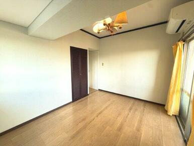 リビング横5畳の洋室です！日当たりも良好です♪