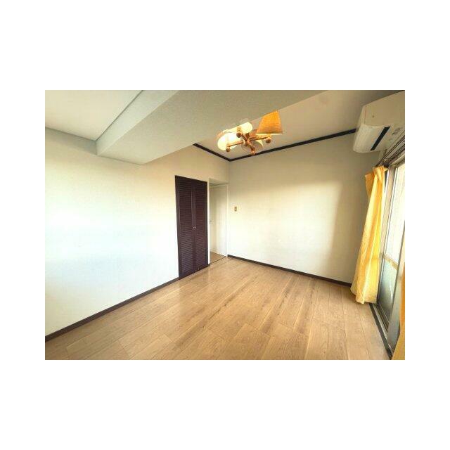 リビング横5畳の洋室です！日当たりも良好です♪