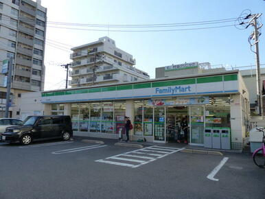 ファミリーマート小倉三萩野店