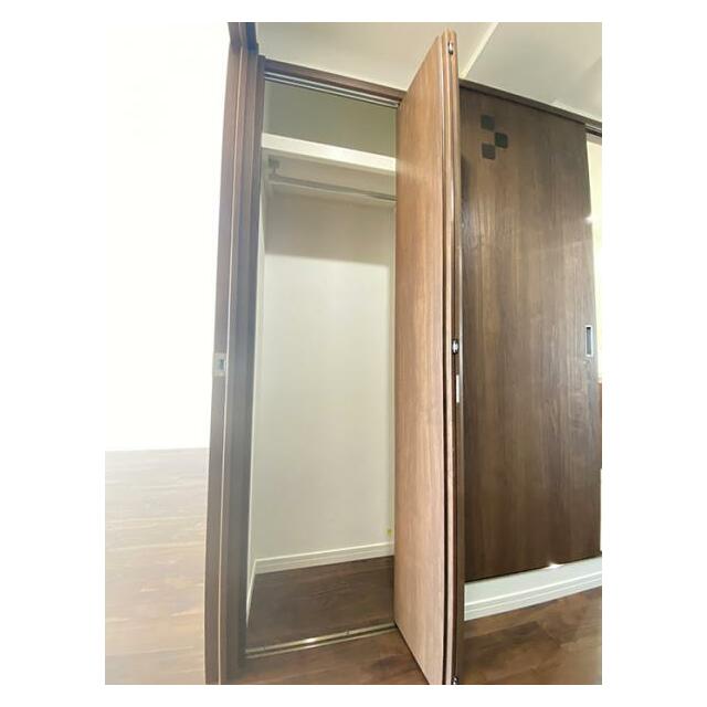 「廊下」物入があります