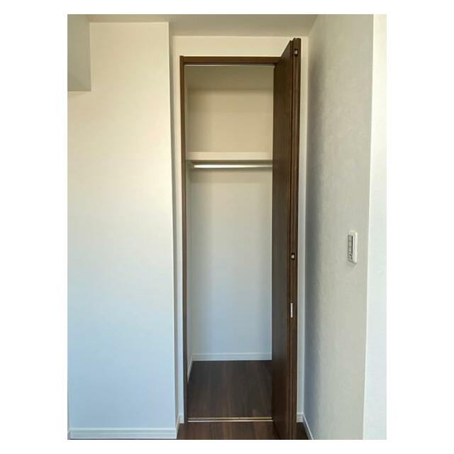 「北東洋室」収納がございます