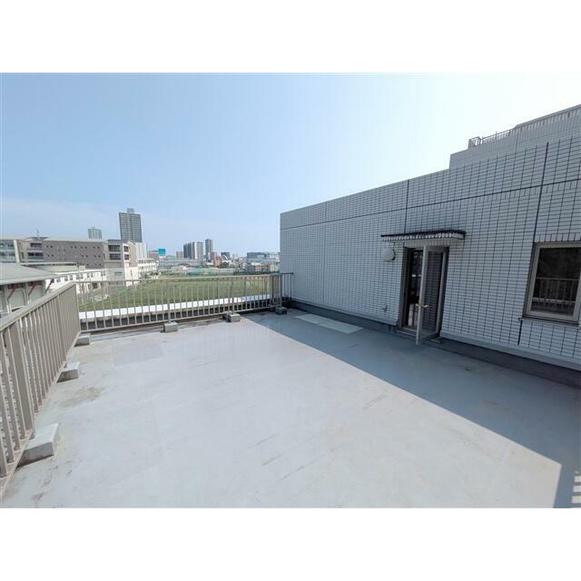 南東側のルーフバルコニーです。