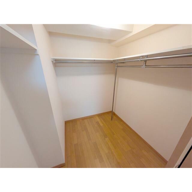 北西側、約6帖の洋室です。WICがございます。