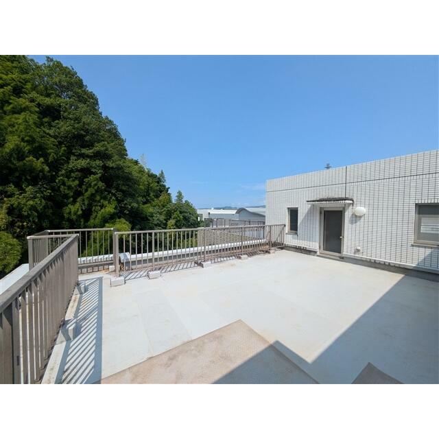 北西側のルーフバルコニーです。