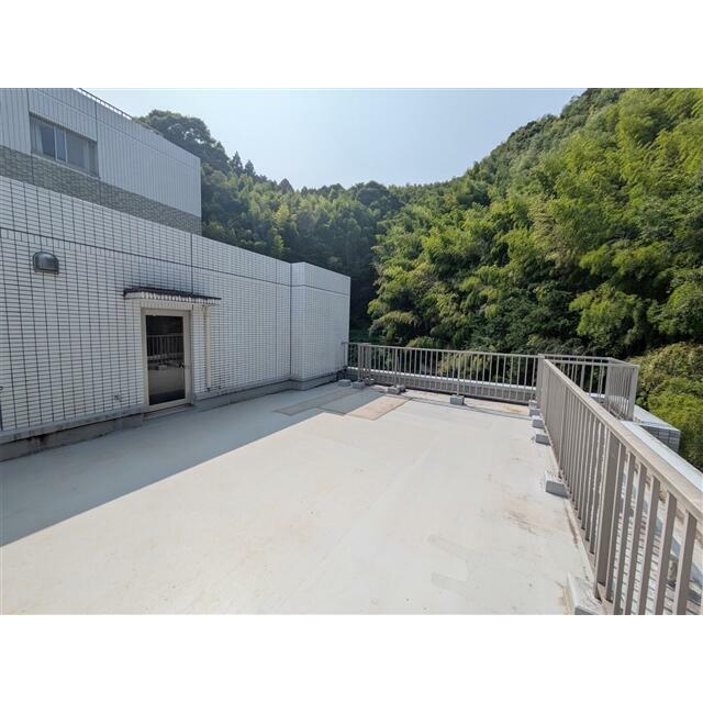 北西側のルーフバルコニーです。