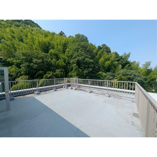 南東側のルーフバルコニーです。