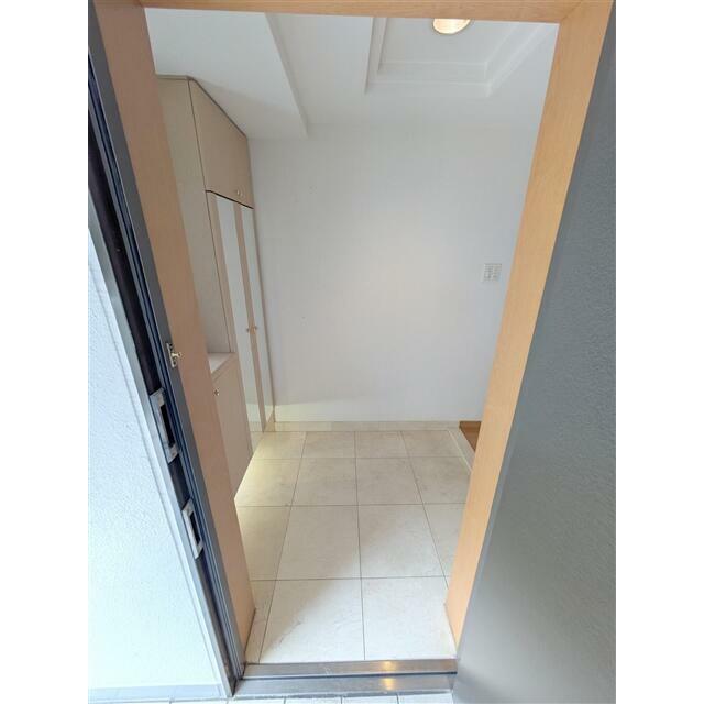 玄関は広々としています。