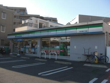 ファミリーマート北区浮間三丁目店