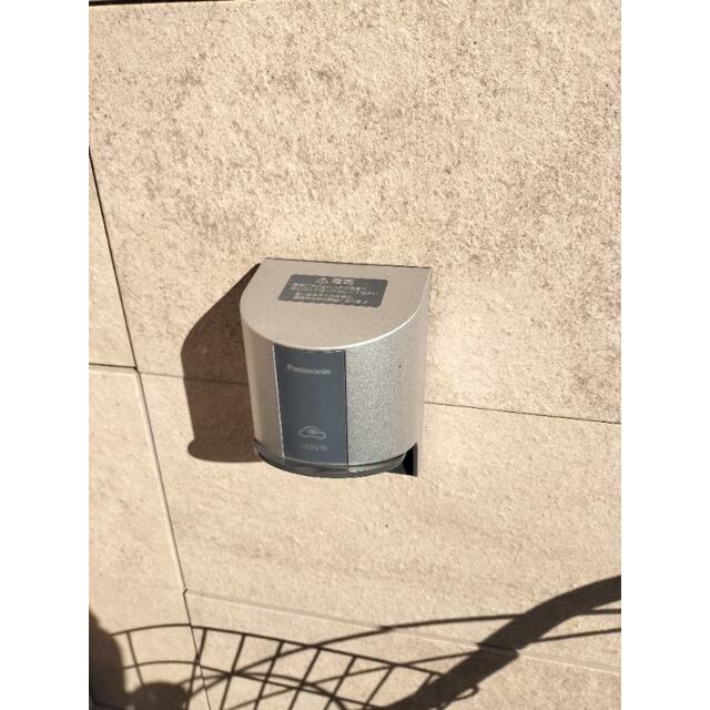 電気自動車　充電用コンセントあり