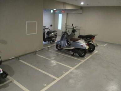 バイク駐輪場