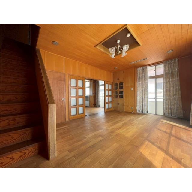 リビングとしても最適な洋室です