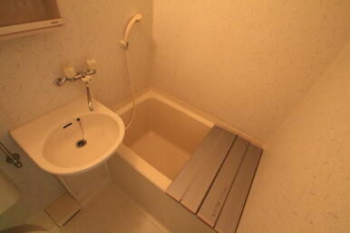 ※別部屋写真※広めの3点ユニットなので、バストイレ同室でも快適です☆