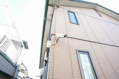 敷地内に防犯カメラを計２台設置。セキュリティ面にも配慮しております。