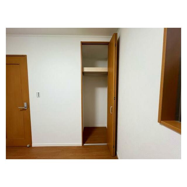 「1階北側洋室」収納が付いております。