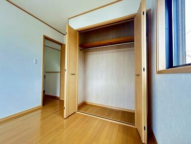 「2階東側洋室約5.3帖」クローゼット収納