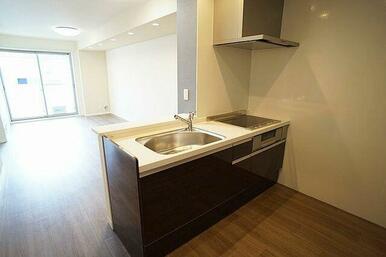 キッチン　ＩＨコンロ。スライド式収納