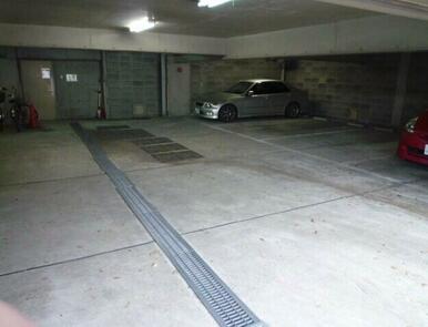 屋根付駐車場