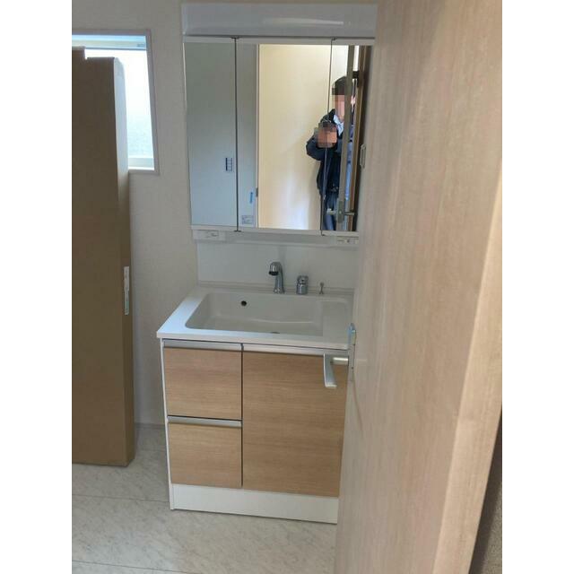 朝のお化粧から夜のスキンケアまで幅広く対応（1号棟）