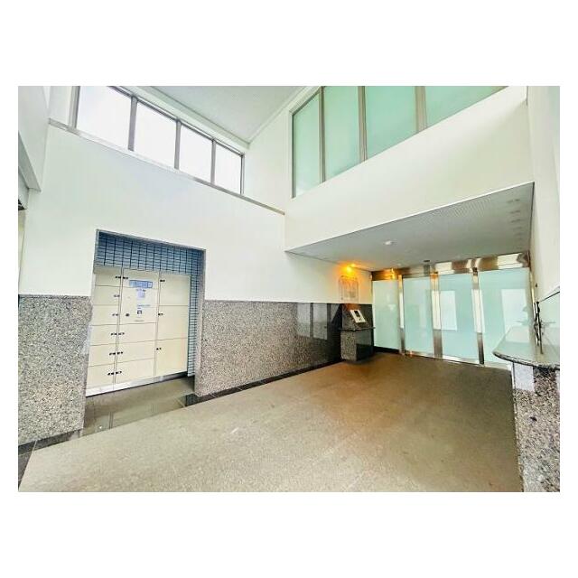 「エントランス」清潔感のあるロビーです。