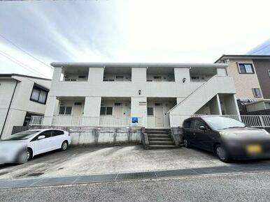 落ち着いた雰囲気の外観です