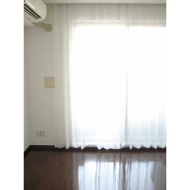 ※同タイプ別部屋写真（カーテンは付きません）
