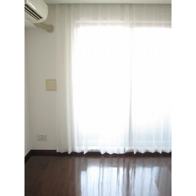 ※同タイプ別部屋写真（カーテンは付きません）