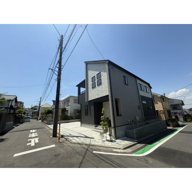 開放感ある南東＋北東の角地。前面6m・4m道路＆駐車3台OK。