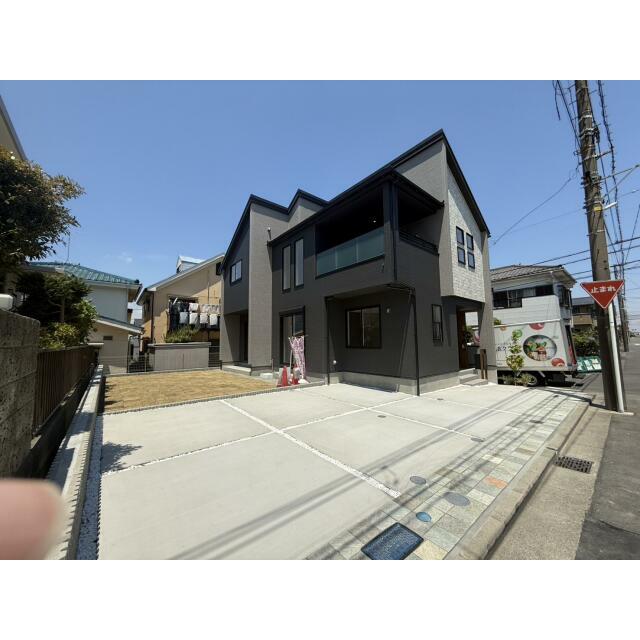 ご夫婦それぞれのお車も安心♪カースペース2台分を確保しているので、来客時や将来のライフスタイル変化に