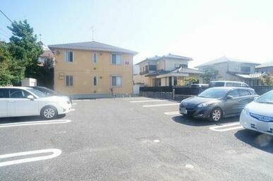敷地内舗装駐車場、別途契約月額５，５００円（税込）※２台目は台数に限りがあるので要空き確認※
