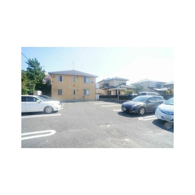 敷地内舗装駐車場、別途契約月額５，５００円（税込）※２台目は台数に限りがあるので要空き確認※