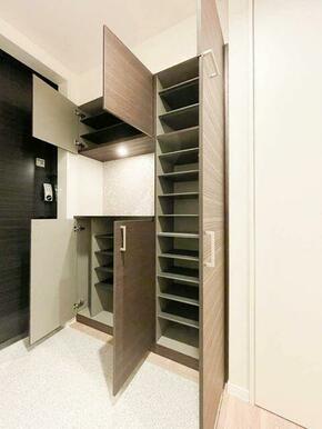 玄関はシューズボックスがございます