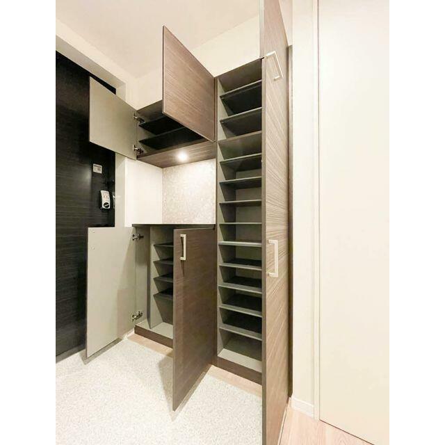 玄関はシューズボックスがございます