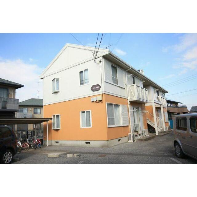 積水ハウス施工の２階建て賃貸住宅です。内階段タイプは共用部階段が建物の真ん中にあり隣号室と接する壁…
