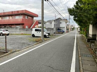 東側前面道路