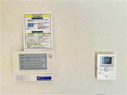 ホームセキュリティと録画機能付きカラーモニターインターホン