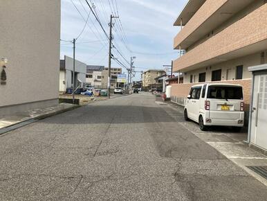 東側前面道路　南側から