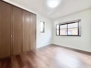 「2階南側洋室」別角度。