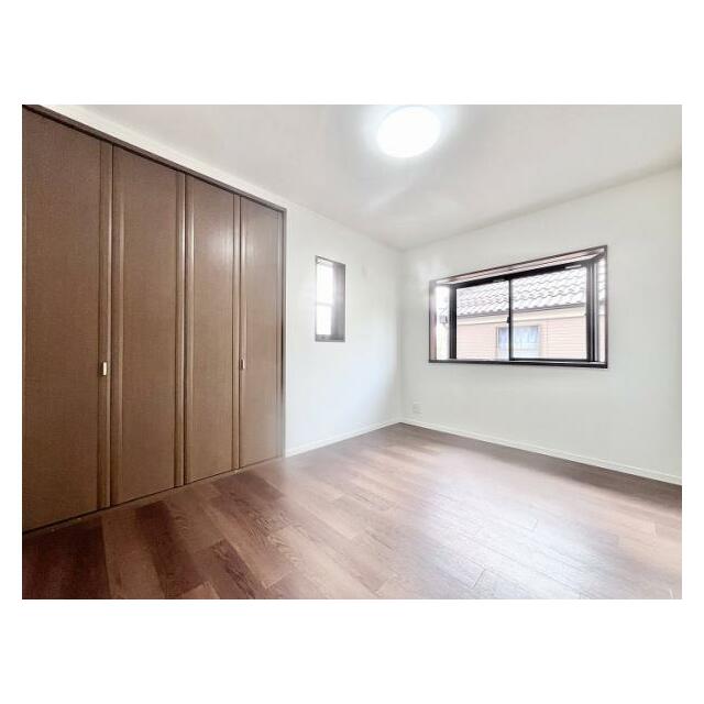 「2階南側洋室」別角度。