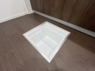 「キッチン」床下収納完備。