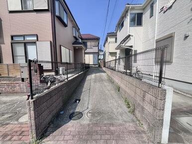 「駐車場」縦列2台止められます。