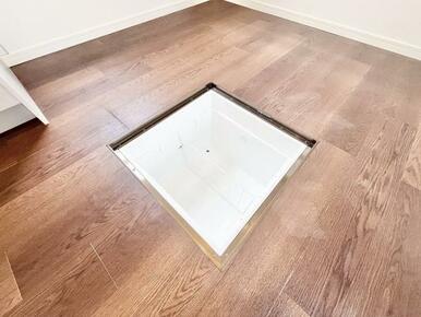 「キッチン」床下収納完備。