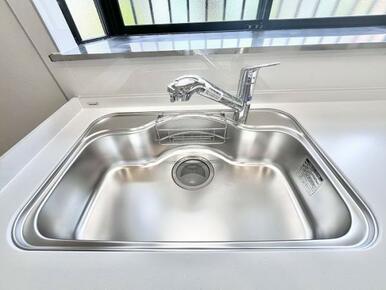 「キッチン」ゆとりのある広さのシンクです。