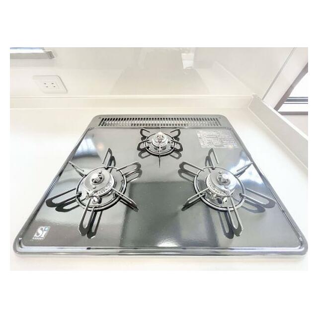 「キッチン」3口のガスコンロも新品交換済みです。