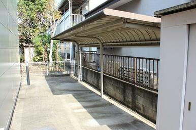 屋根付駐輪場